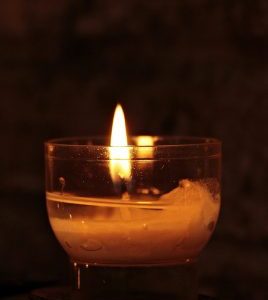 yarhtzeit candle glowing